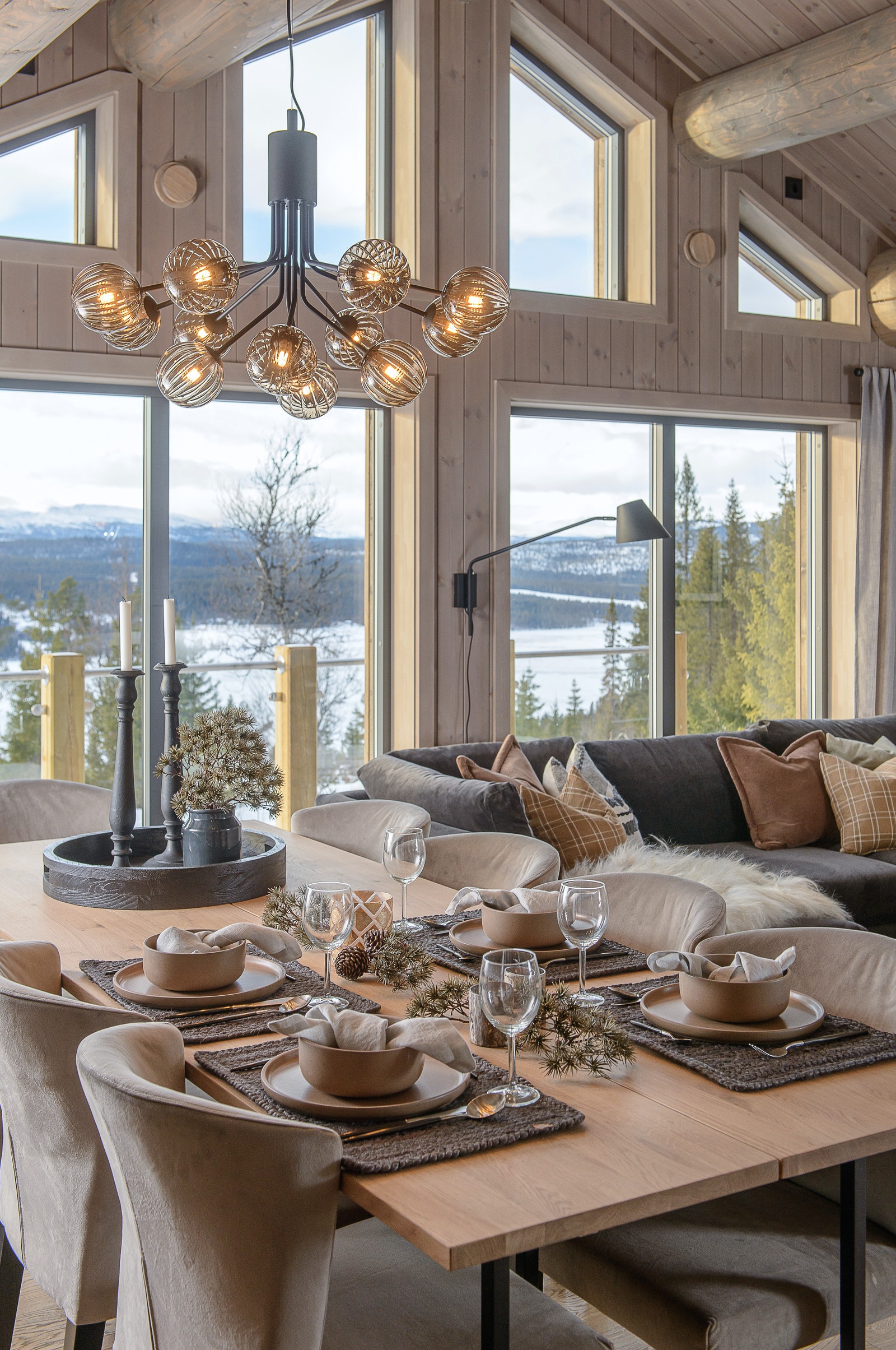 Interiørbilde fra Rå 106 fra ei tidligere visningshytte Galleribilde