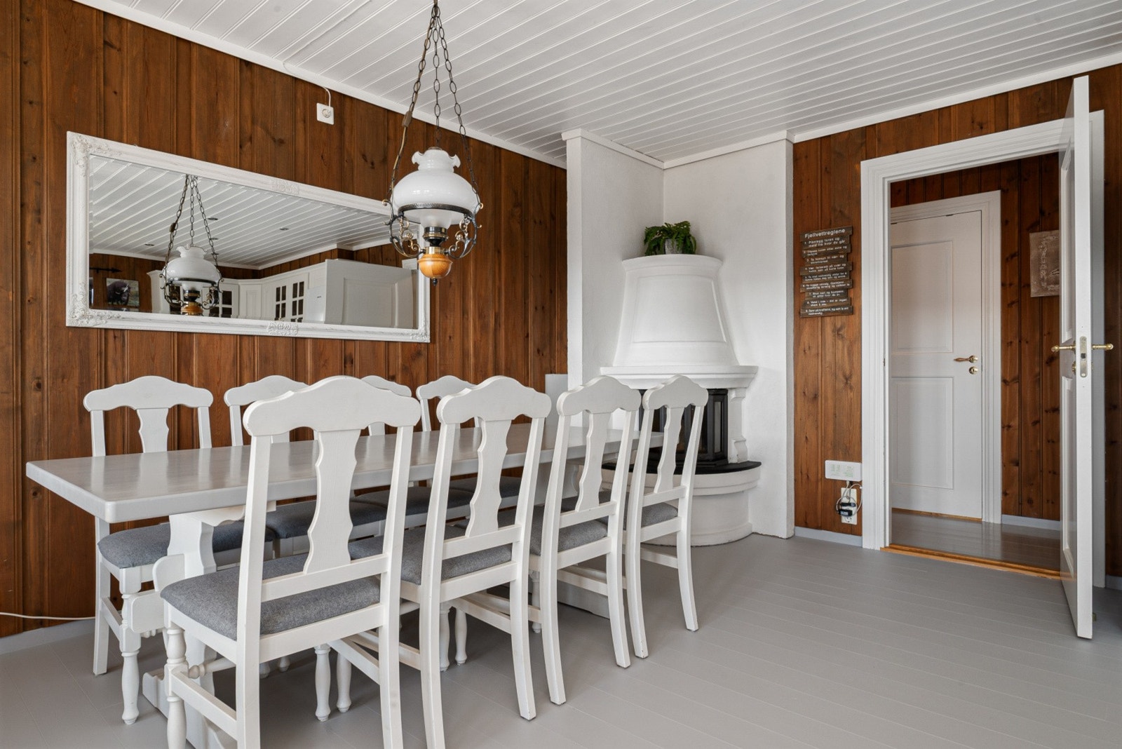 Alle spotter i himling er byttet til led. Galleribilde