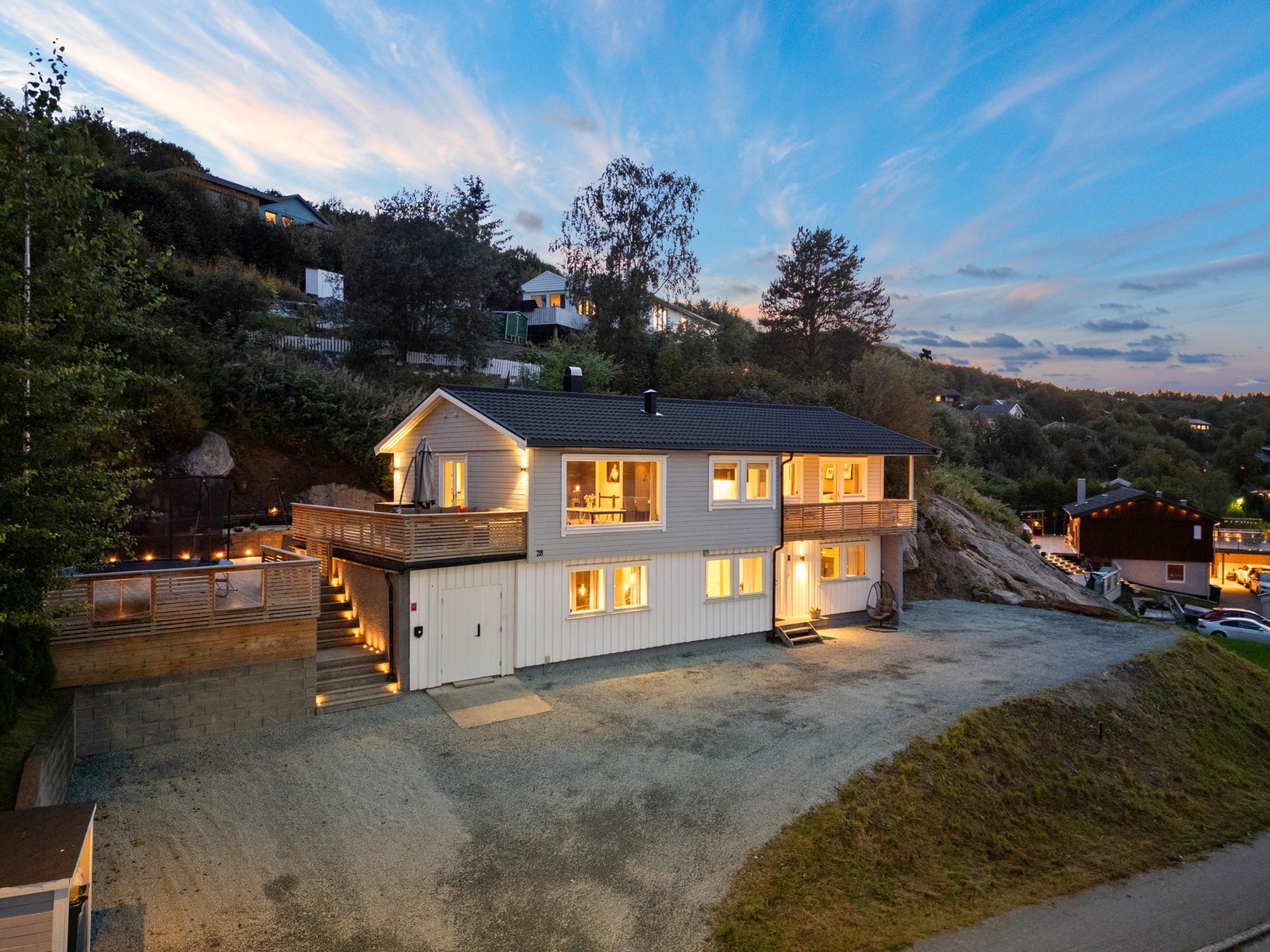 Eiendomsmegler 1 v/ Sindre Belsås har gleden av å presentere denne flotte boligen med godkjent utleiedel i Børsa! Galleribilde