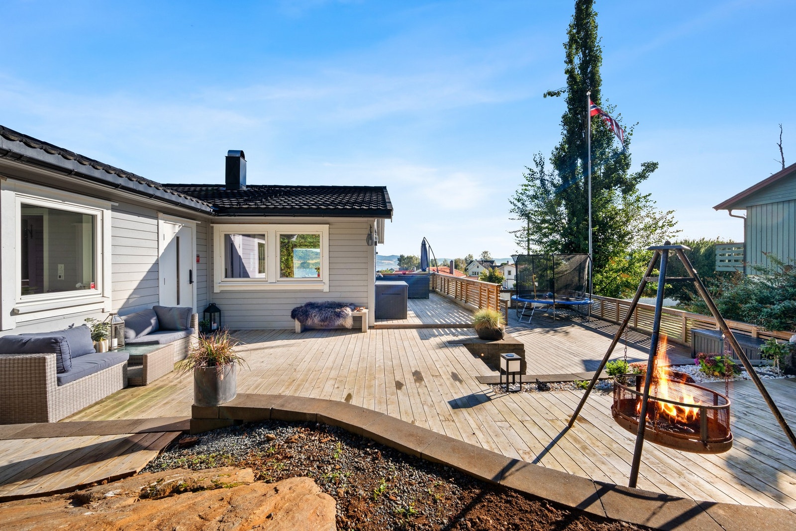 Det flotte uterommet innbyr til både stille stunder og lange, sosiale kvelder. Galleribilde