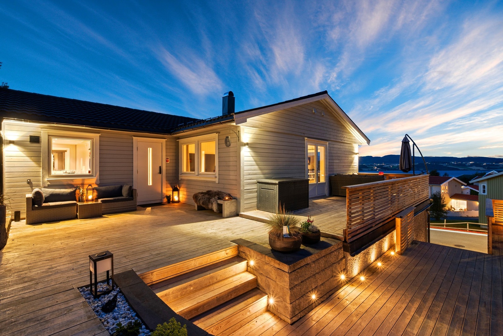 Velkommen til en stor og stilren enebolig over to etasjer - utmerket for familier. Galleribilde