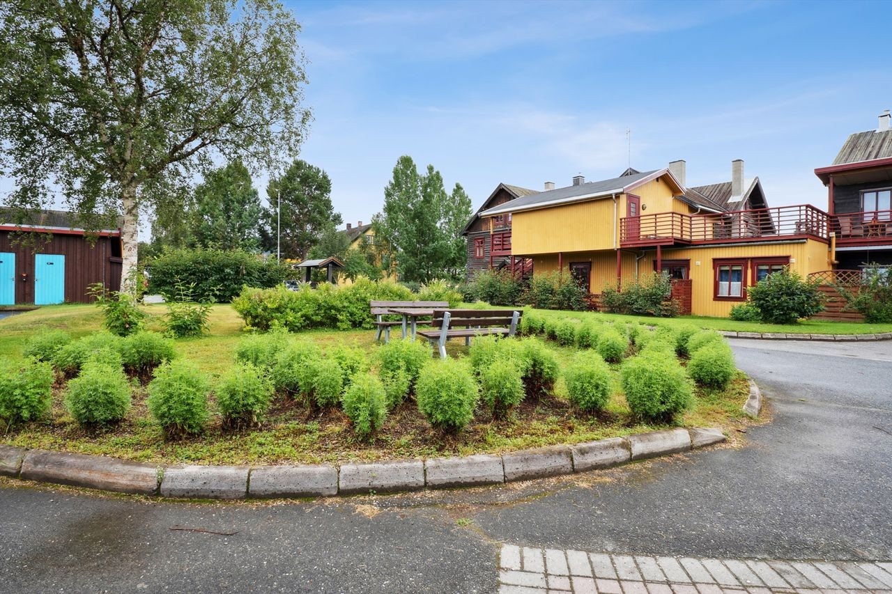 Trivelige og pent opparbeidede fellesarealer med sittegrupper for beboerne. Galleribilde