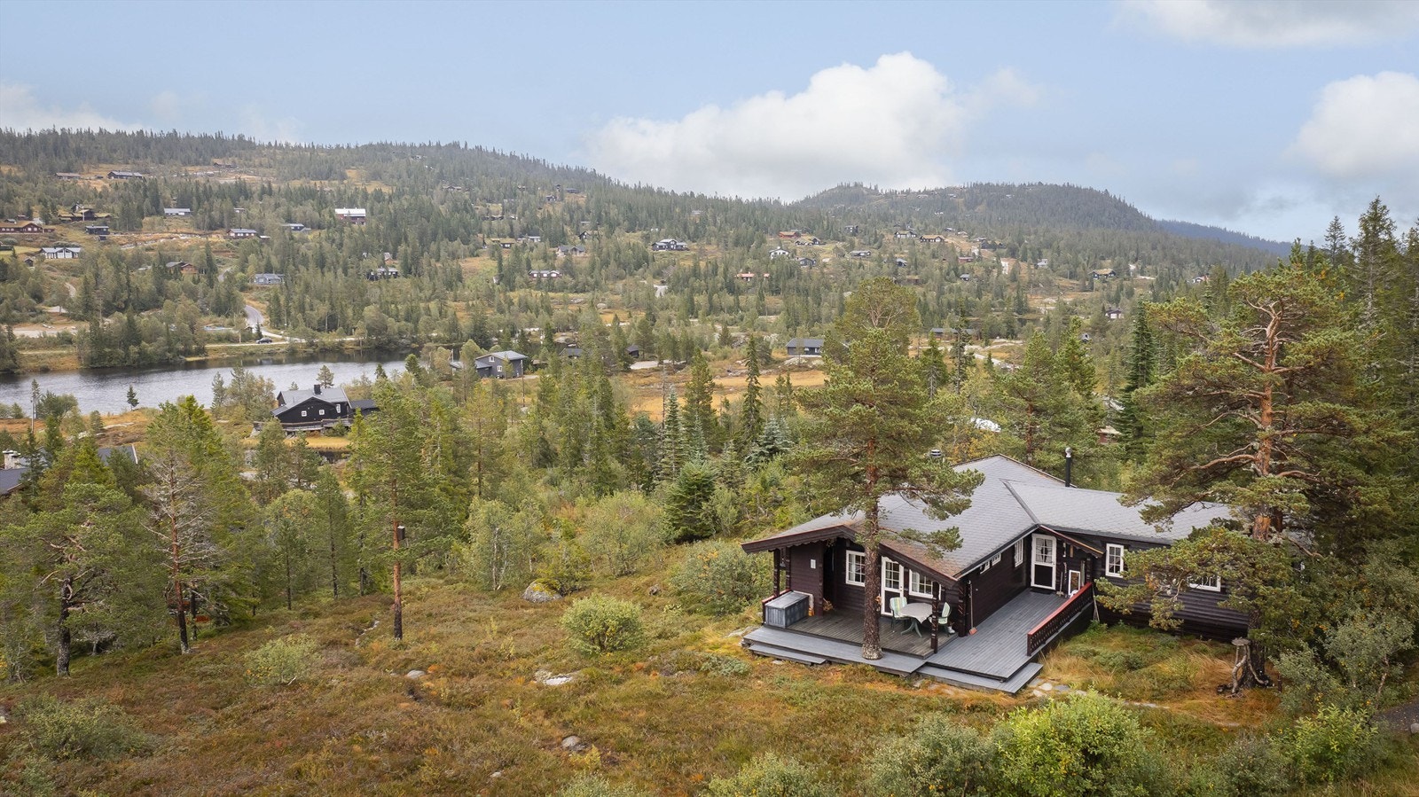 Det er god plass mellom hyttene på feltet Galleribilde