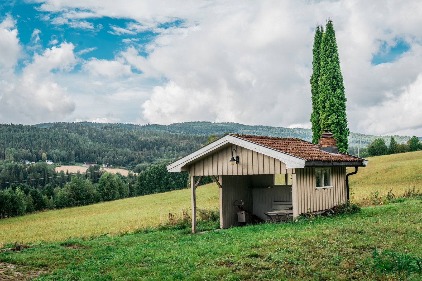Enebolig med landlig beliggenhet. Galleribilde