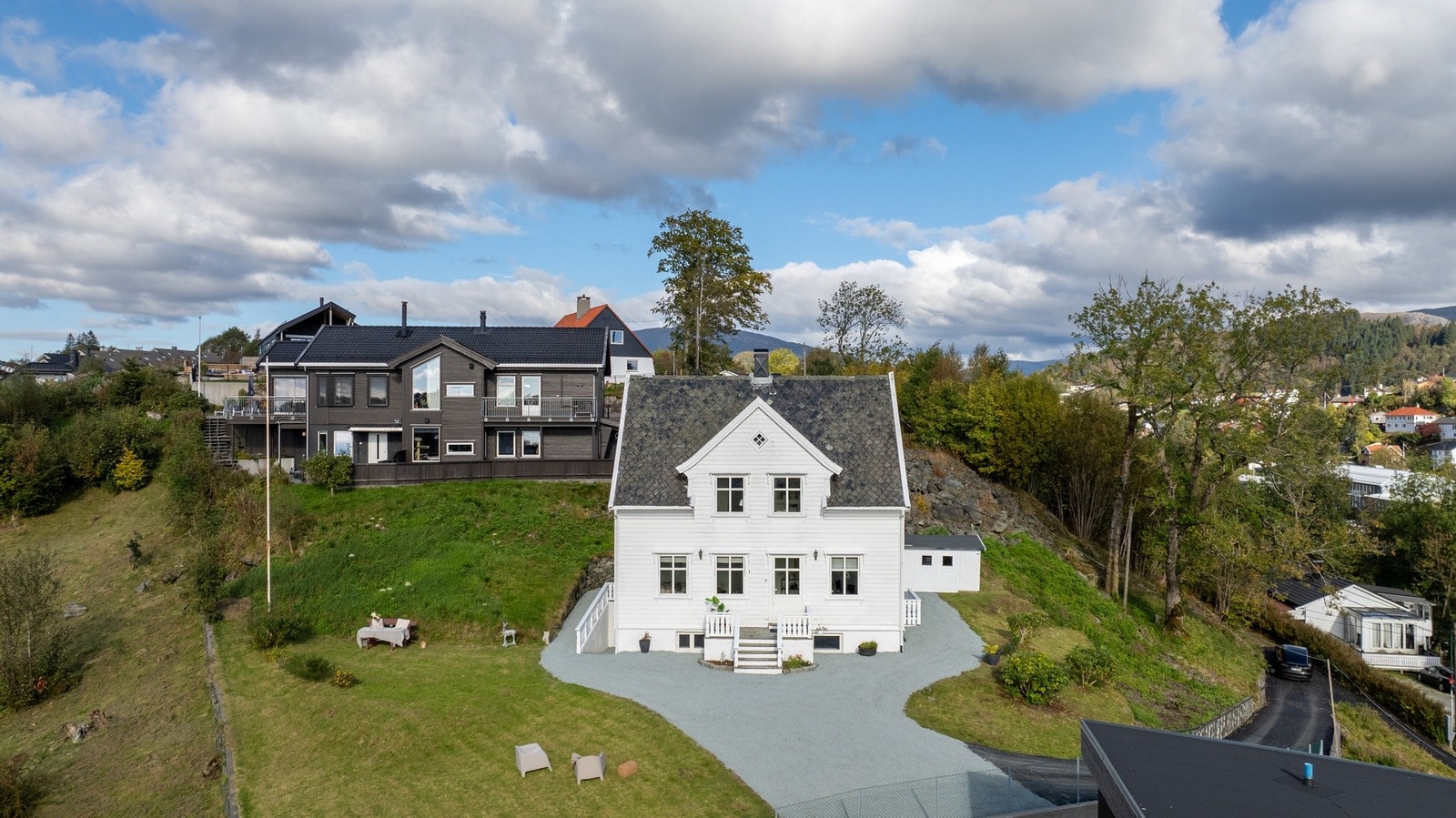 Det er gangavstand til flere barnehager og skoler i området. Galleribilde