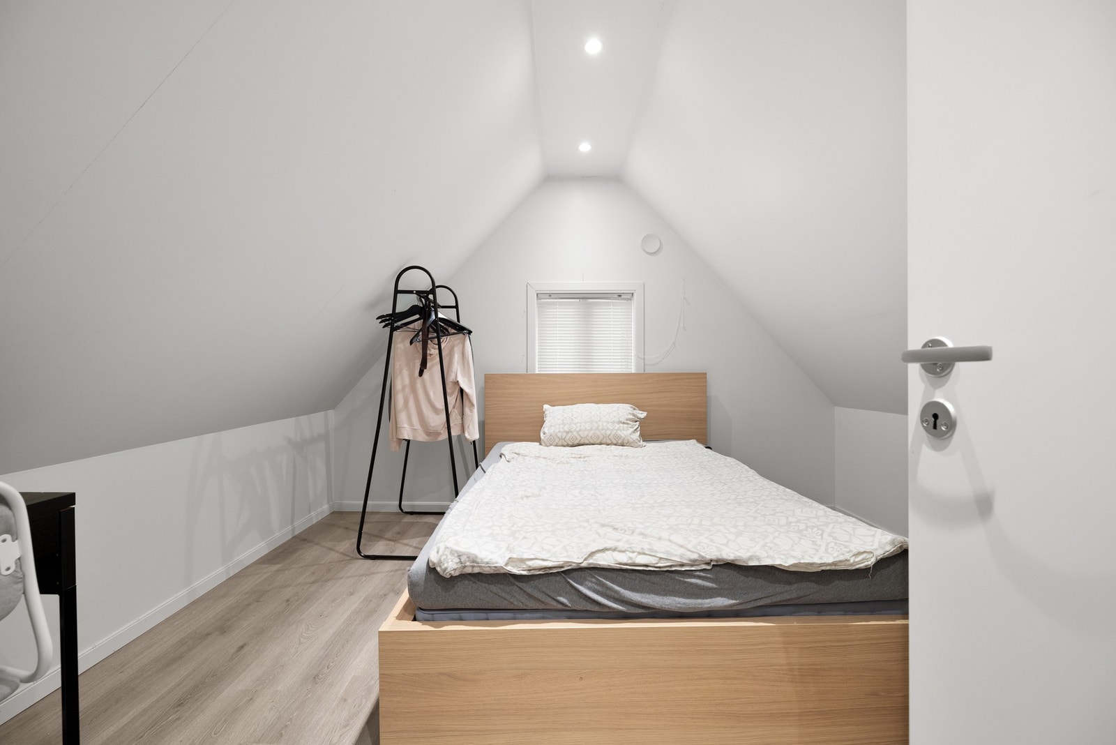 Det gjøres oppmerksom på at soverommene i denne etasjen ikke er godkjent for varig opphold. Galleribilde