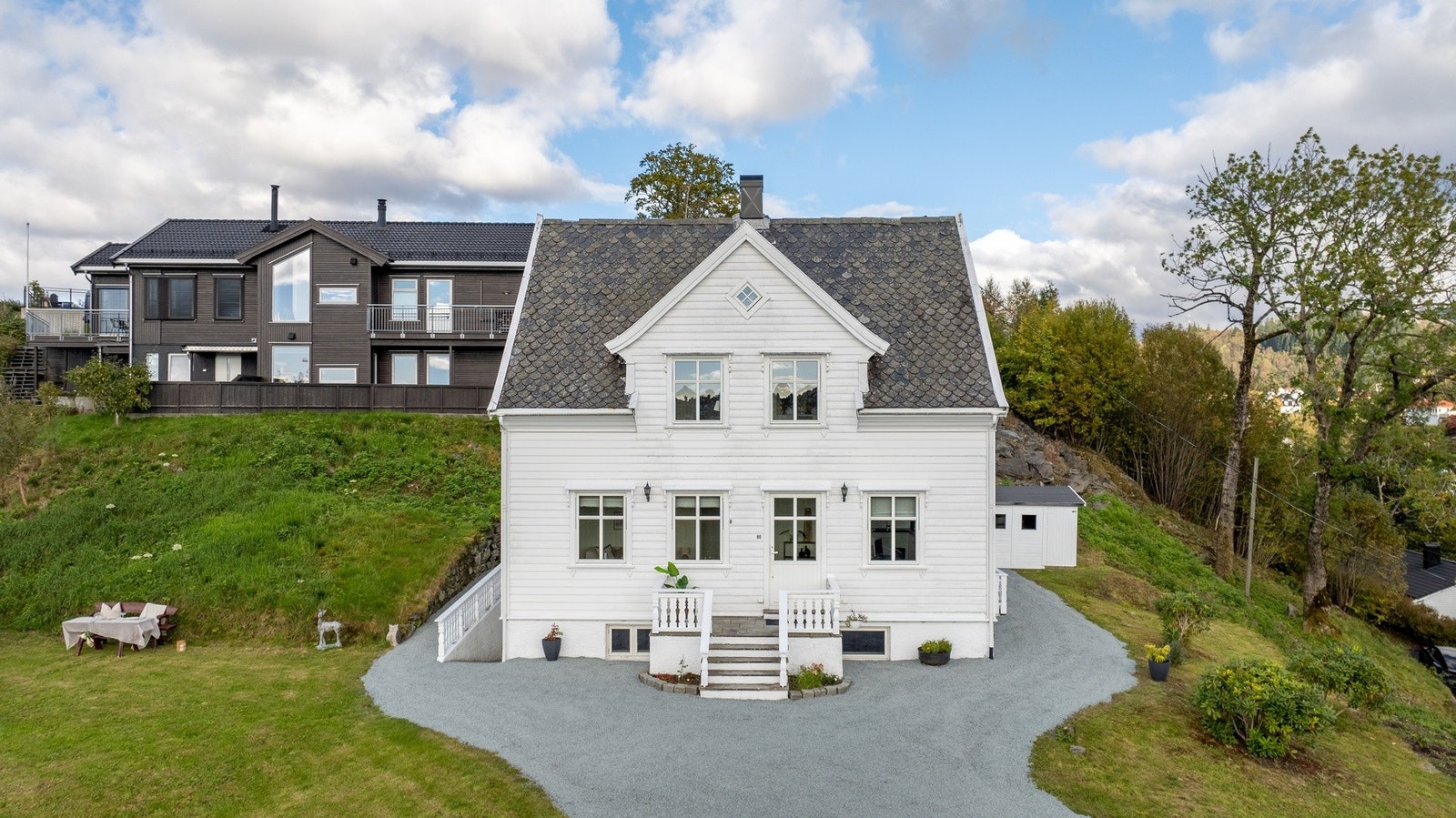 Leiligheten er i en tomannsbolig som består av to seksjoner. Galleribilde