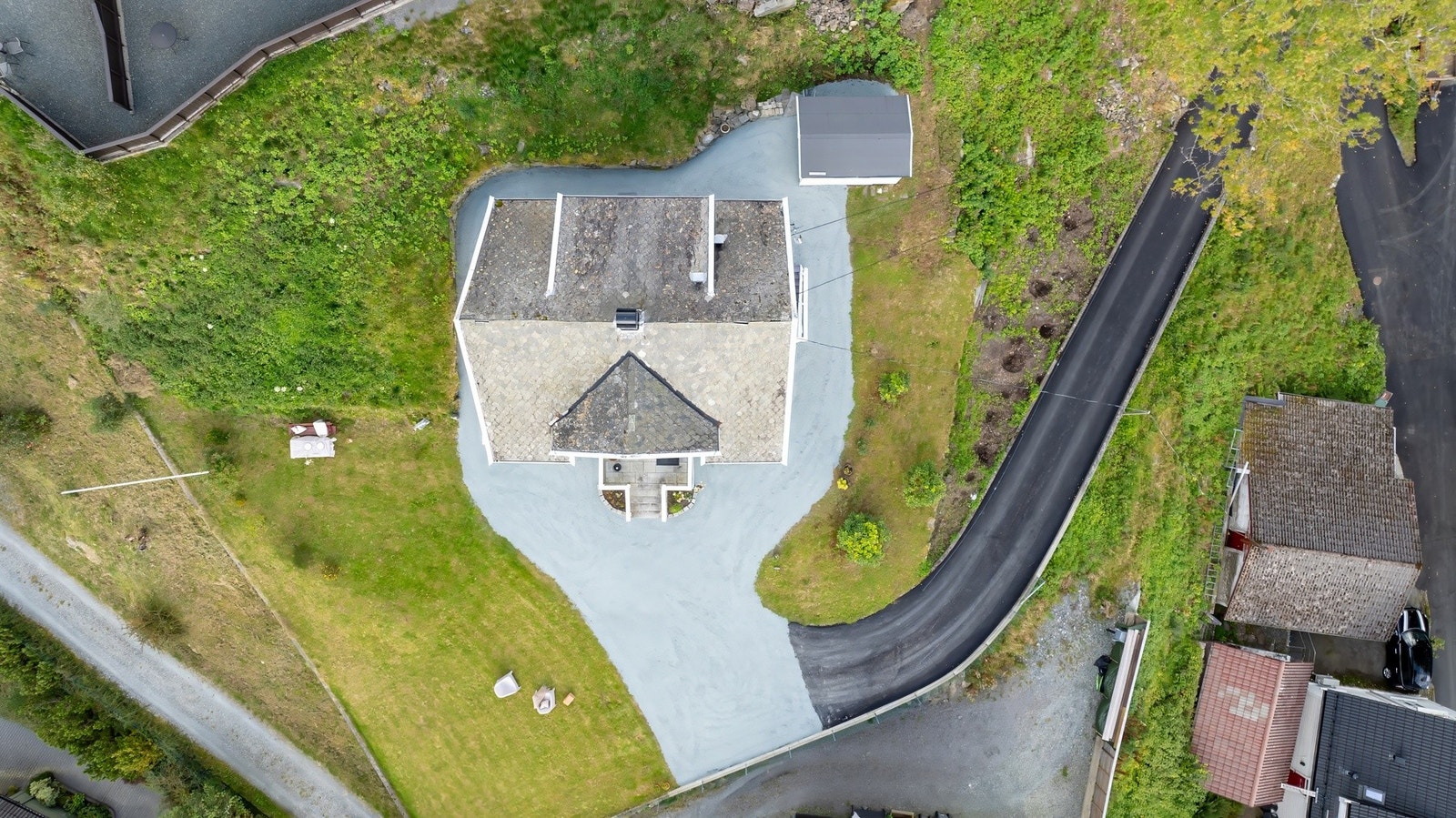Det er gangavstand til buss og bybane. Galleribilde