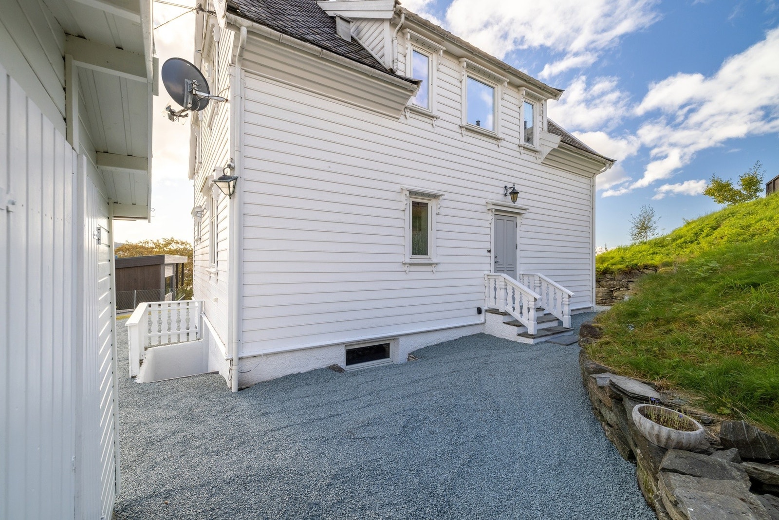 Inngangspartiet er i byggets 1. etasje. Galleribilde