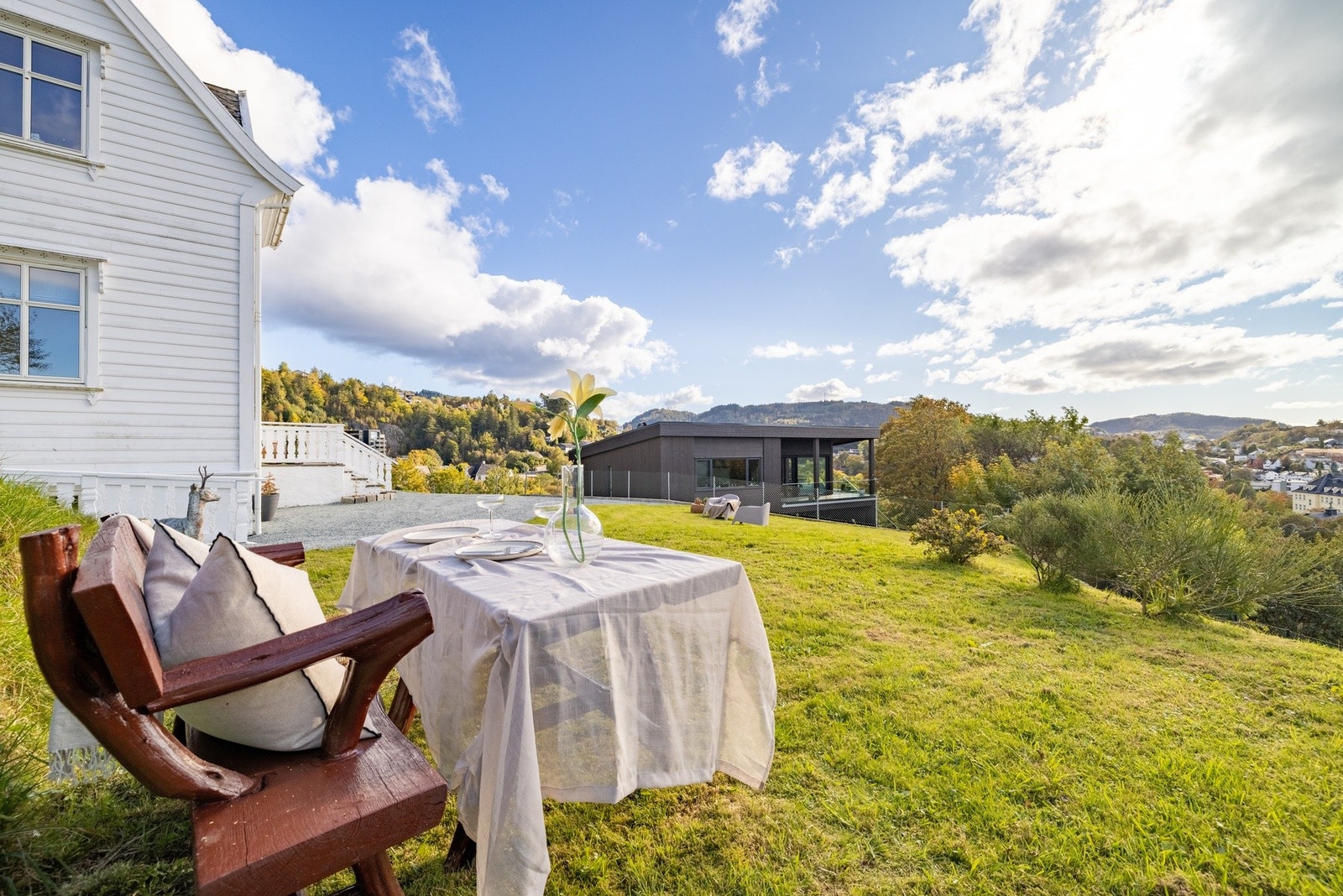 En stor og flott uteplass med herlig utsikt! Galleribilde