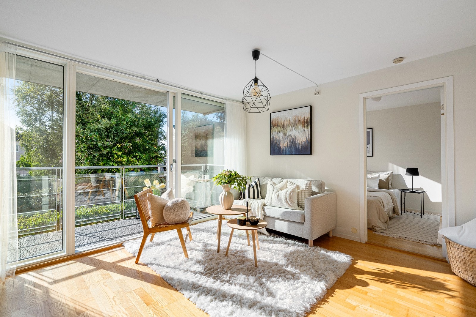 Her har du utgang til en solrik balkong. Galleribilde