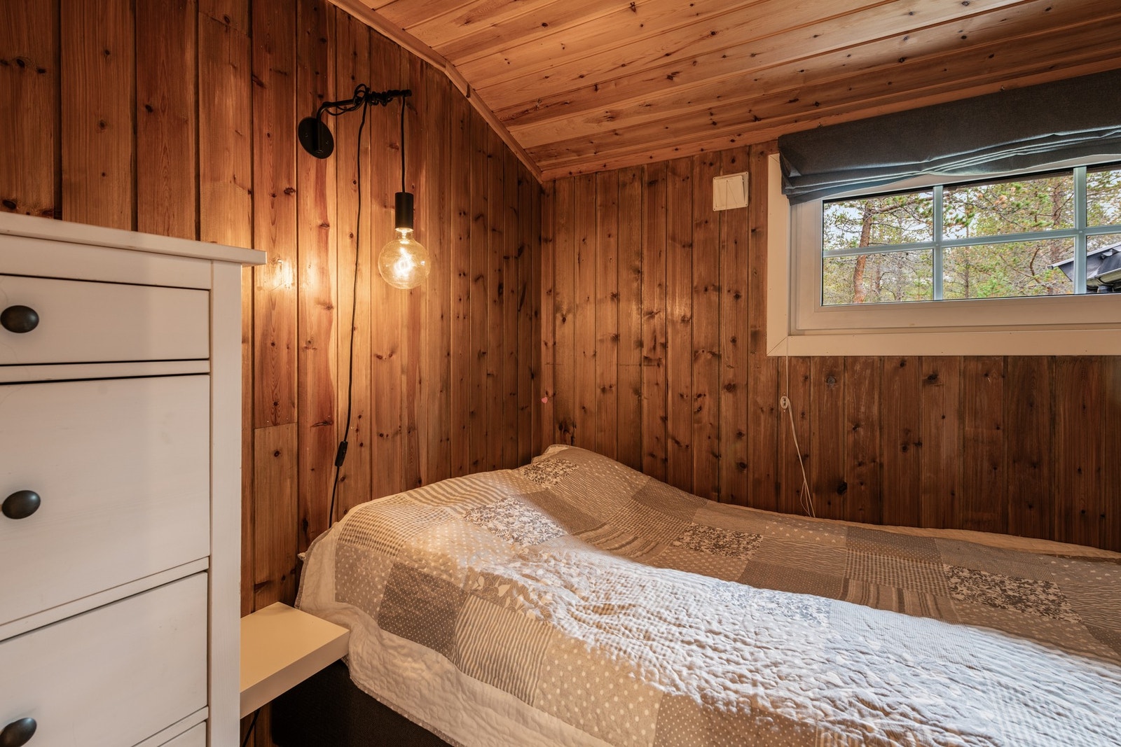 Hytten har tre koselige soverom Galleribilde