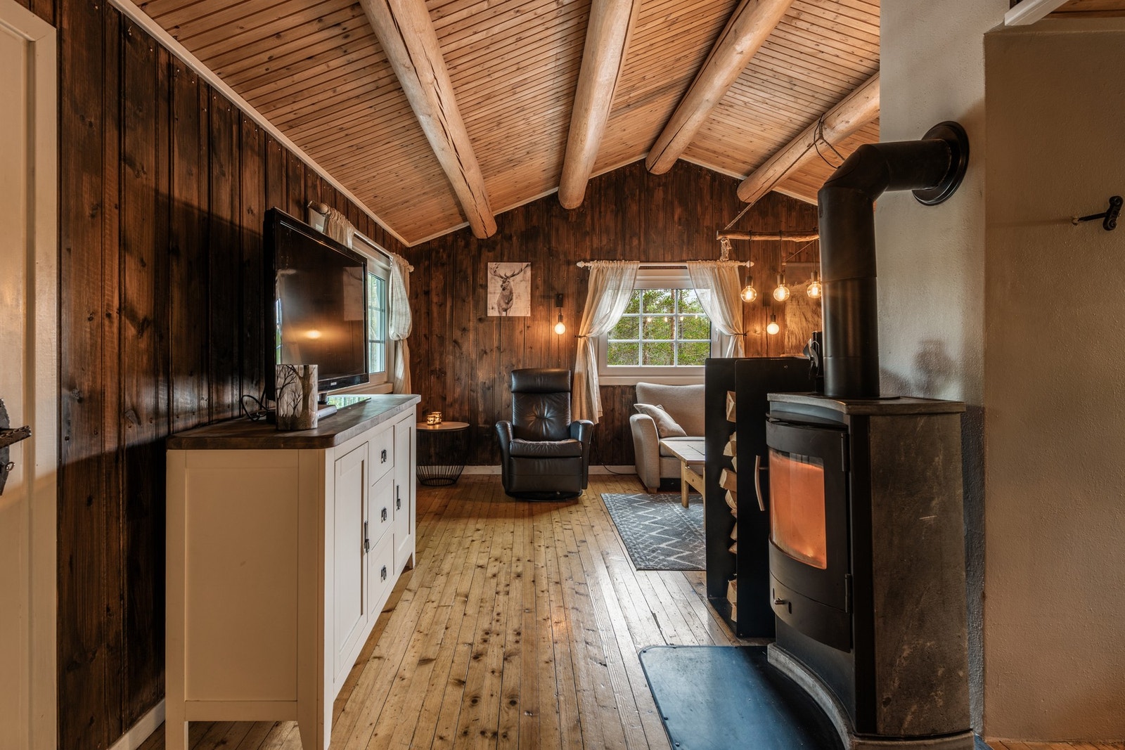 Peisen varmer godt på kalde vinterdager Galleribilde