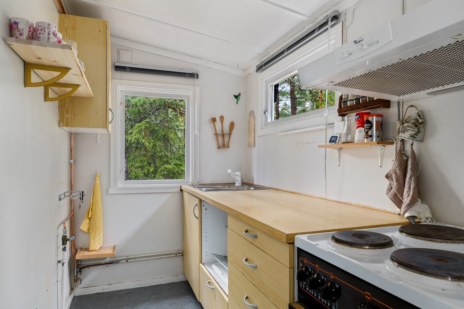 Tidligere i det tomme rommet har det stått en liten oppvaskmaskin Galleribilde