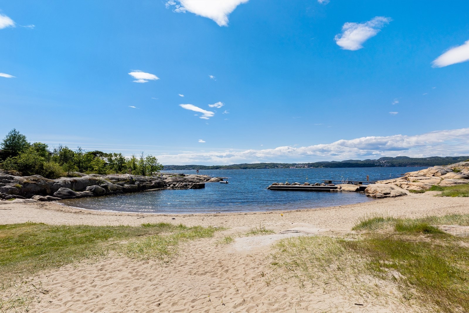 Gonsbukta ligger ca. 500 meter å gå ifølge nabolagsprofilen Galleribilde