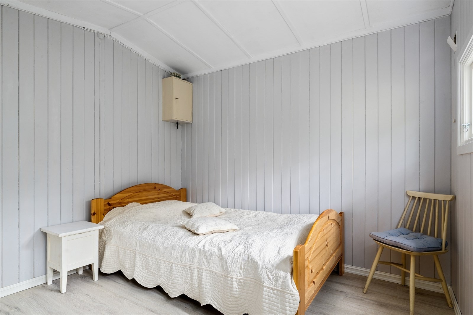 Soverom med nytt gulv i august 2025 Galleribilde