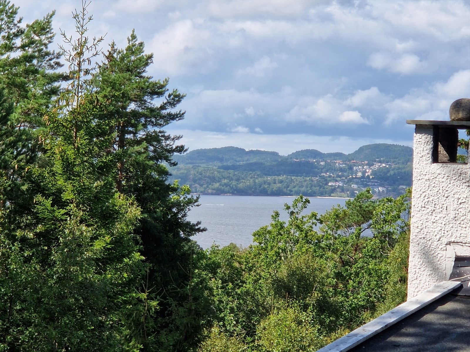 Bilde tatt av selger med utsikten - Zoomet inn - Velkommen til visning Galleribilde