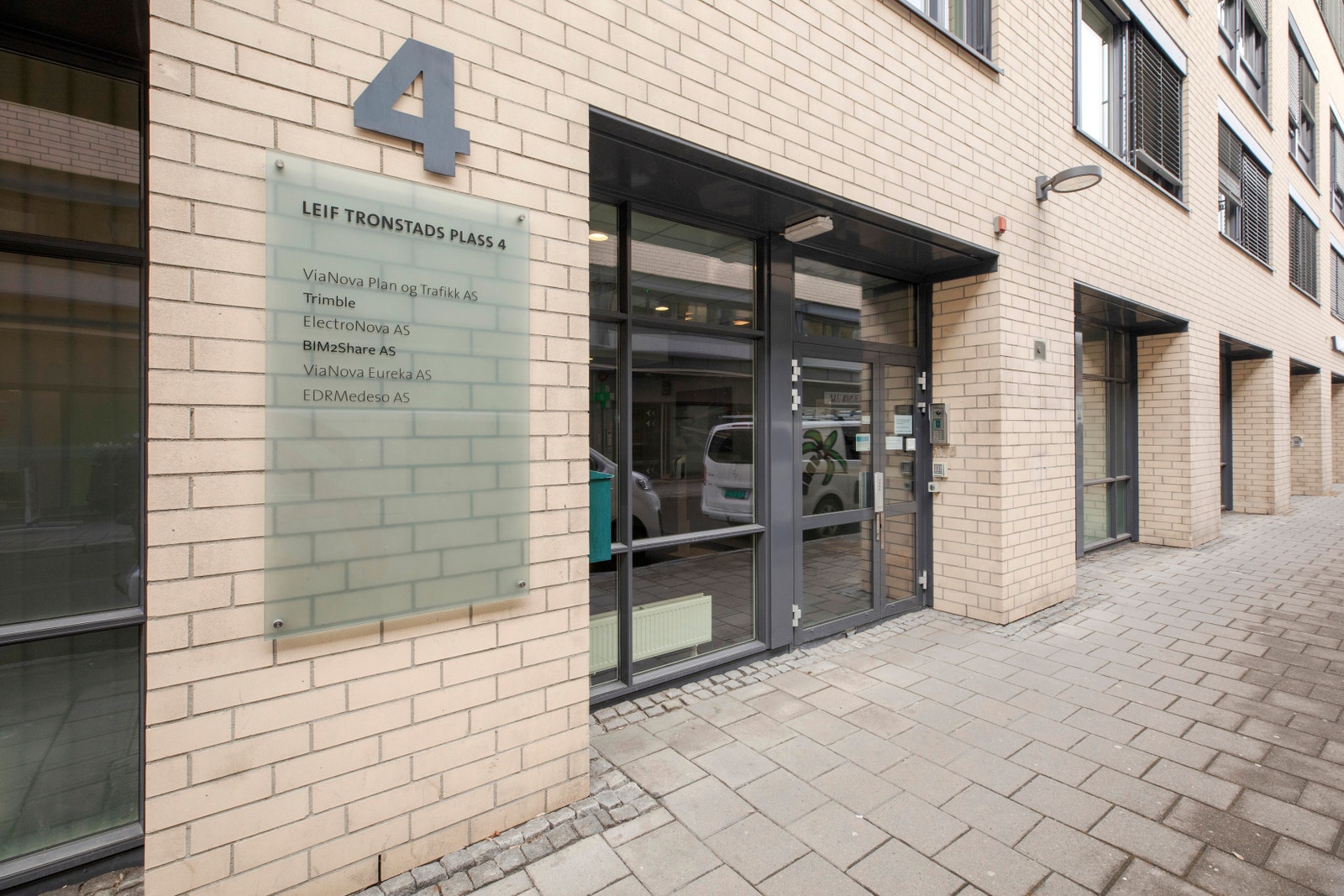 Leif Tronstads plass 4. Galleribilde