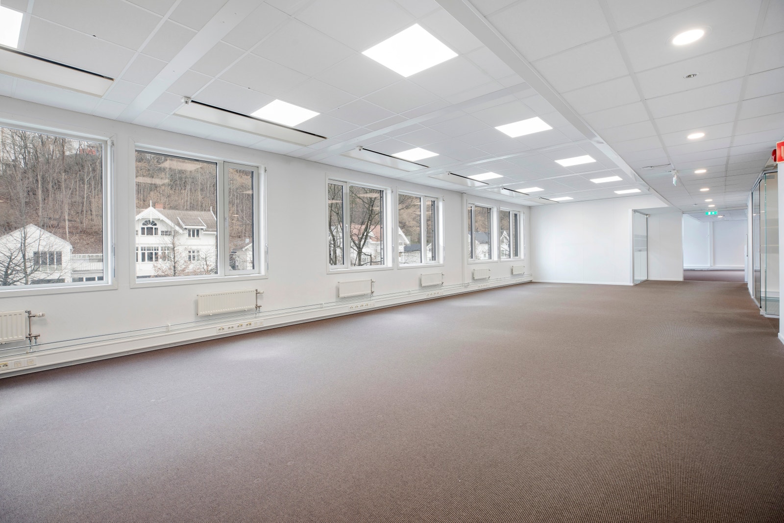 Åpne og lyse lokaler. Galleribilde