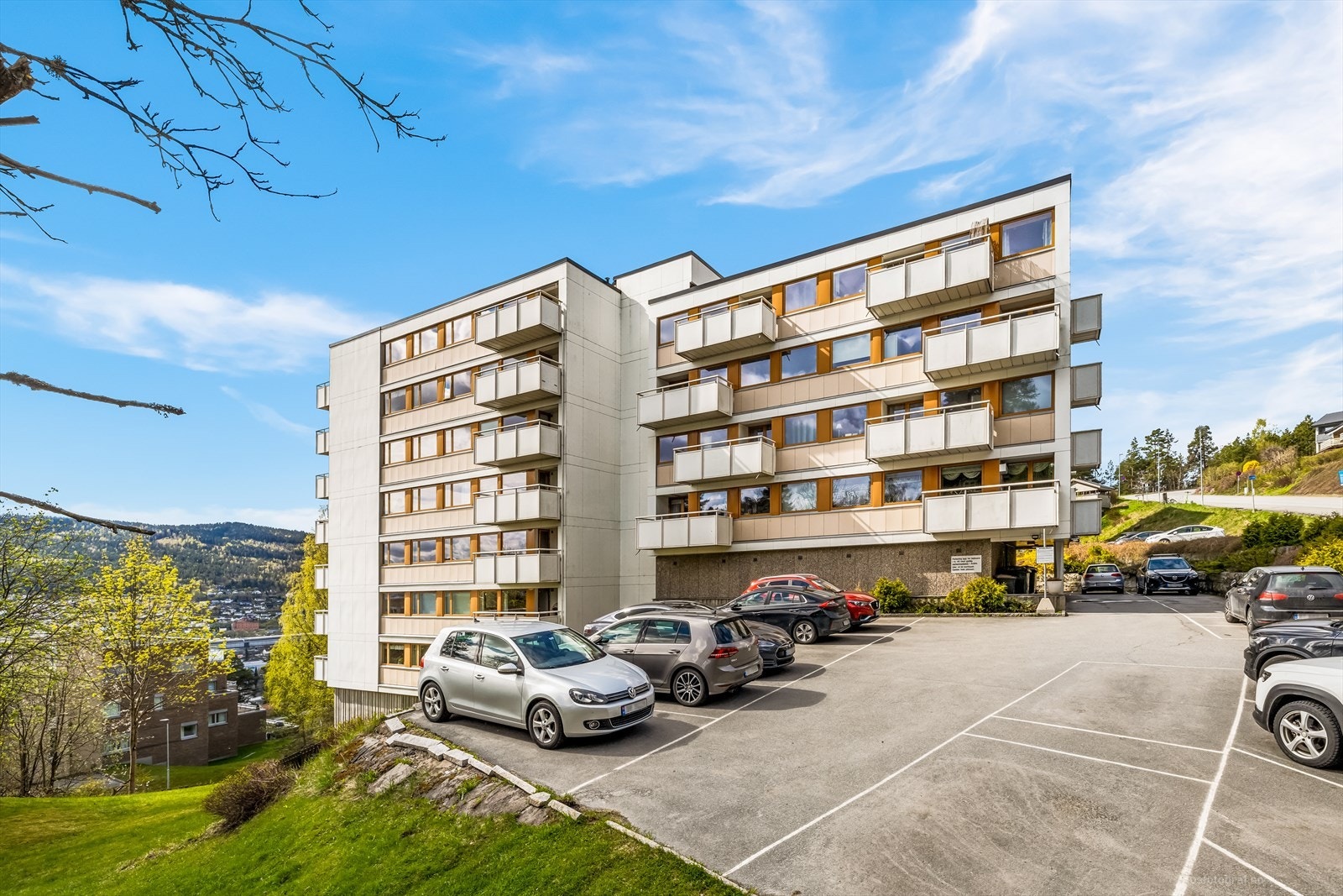 Underlia 45 har en flott beliggenhet, høyt og fritt i Bragernesåsen i et trivelig og markanært boligstrøk Galleribilde