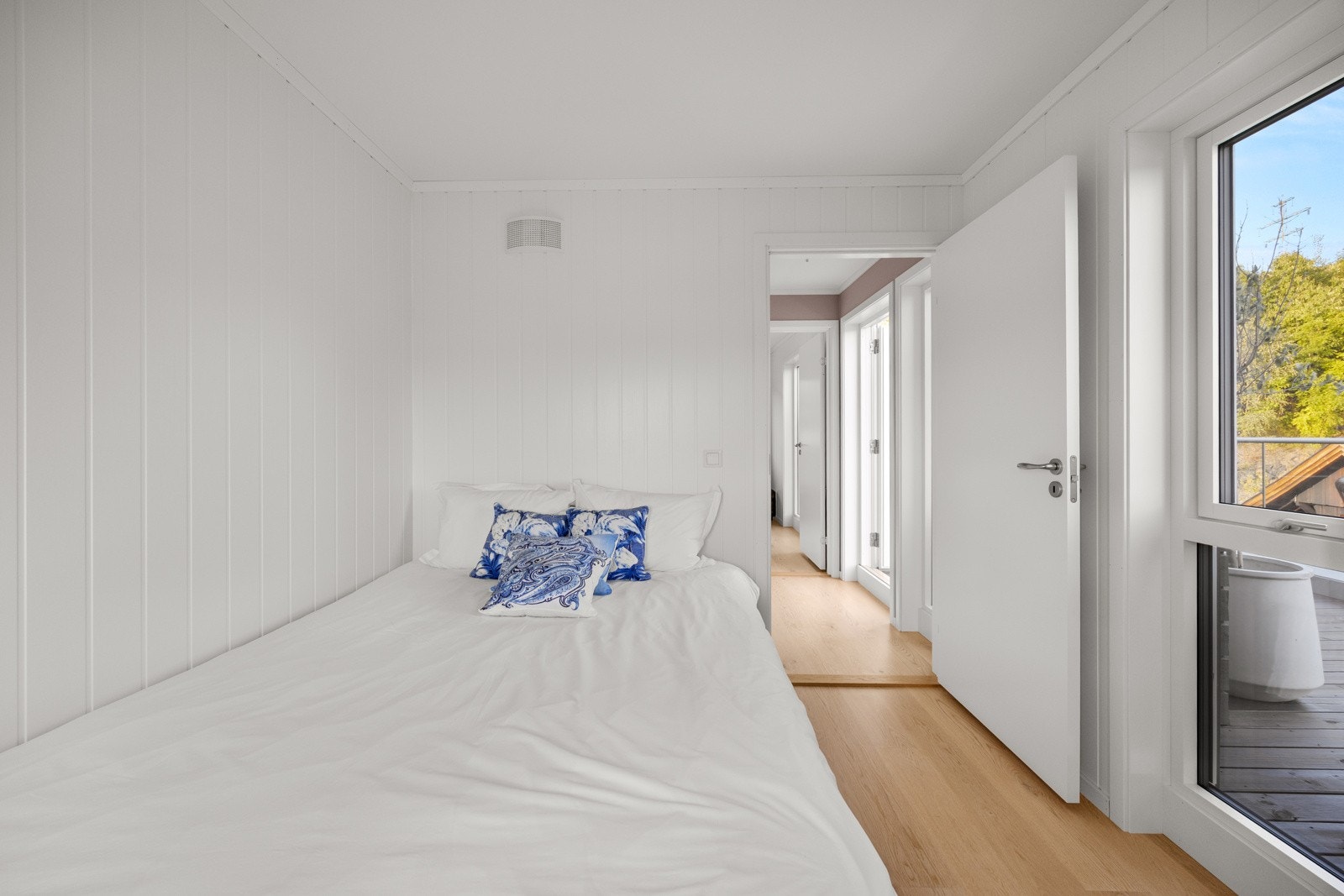 Rommene har plass til seng, skrivepult eller annet ønsket møblement. Her kan du innrede etter eget behov. Galleribilde