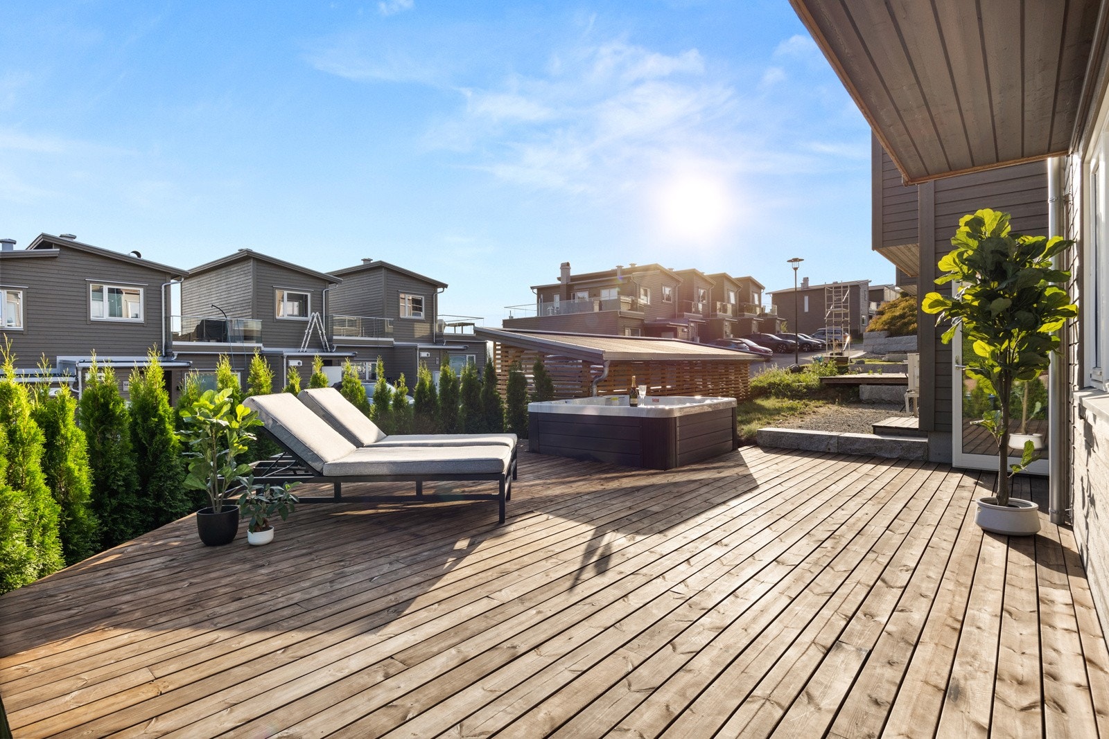 Her kommer du til et innbydende og moderne enderekkehus fra 2022. Galleribilde