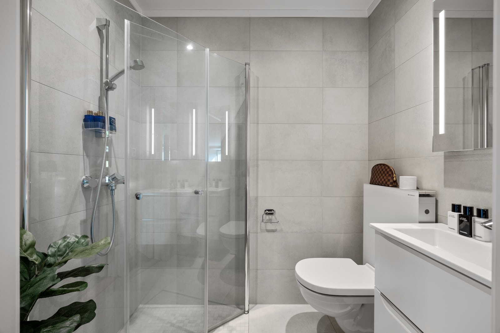 Boligen har to baderom og eget vaskerom. Galleribilde