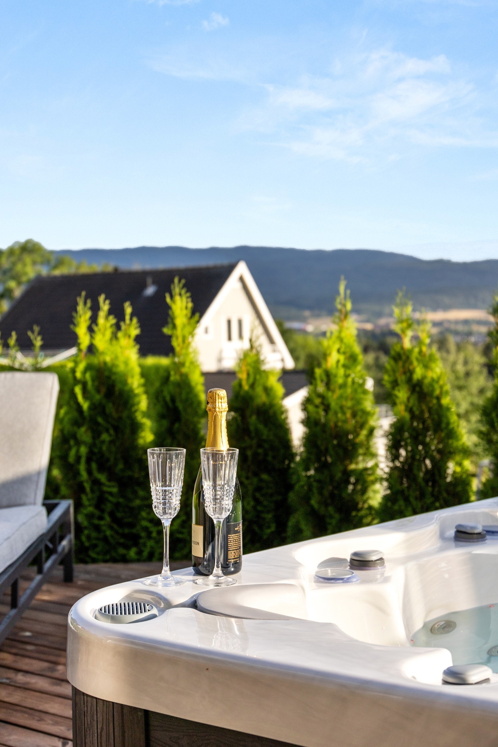 Du har videre god plass til utemøblement, grill og hyggelige planter. Galleribilde