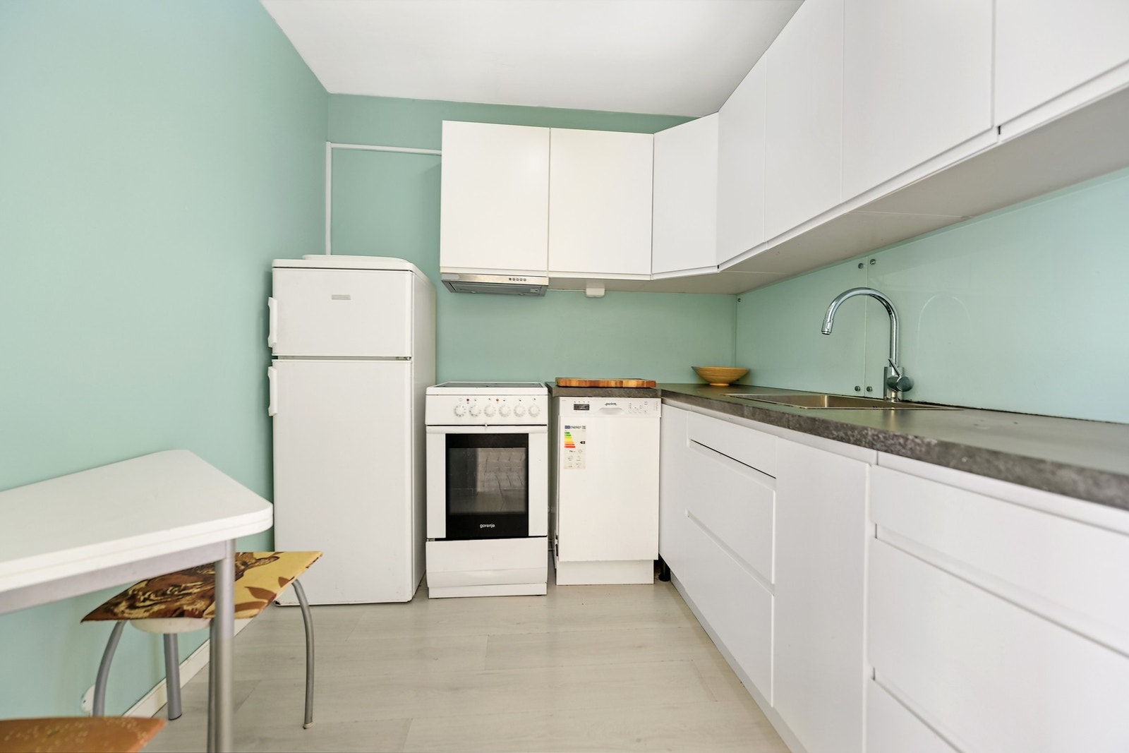 Et solid kjøkken med mulighet for modernisering etter eget behov. Galleribilde