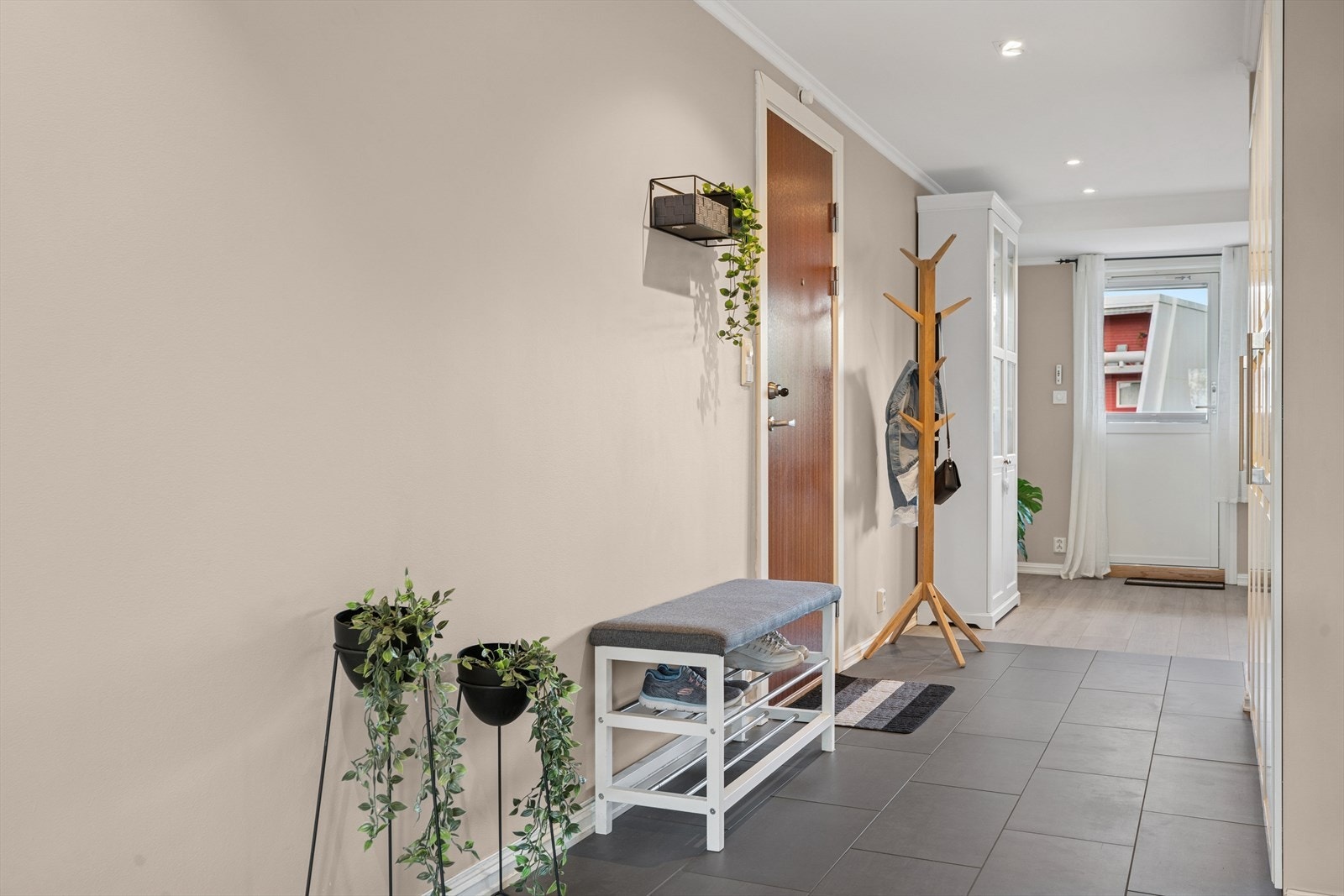 Det er varmekabler i gulvet, som er praktisk for vått fottøy. Galleribilde