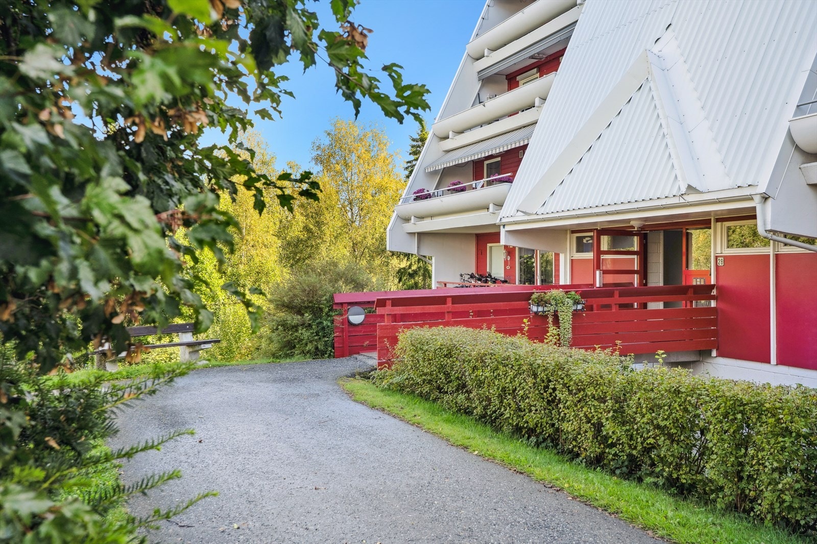Leiligheten ligger på toppen av Vevelstadåsen i et etablert, attraktivt og barnevennlig boligområde. Galleribilde