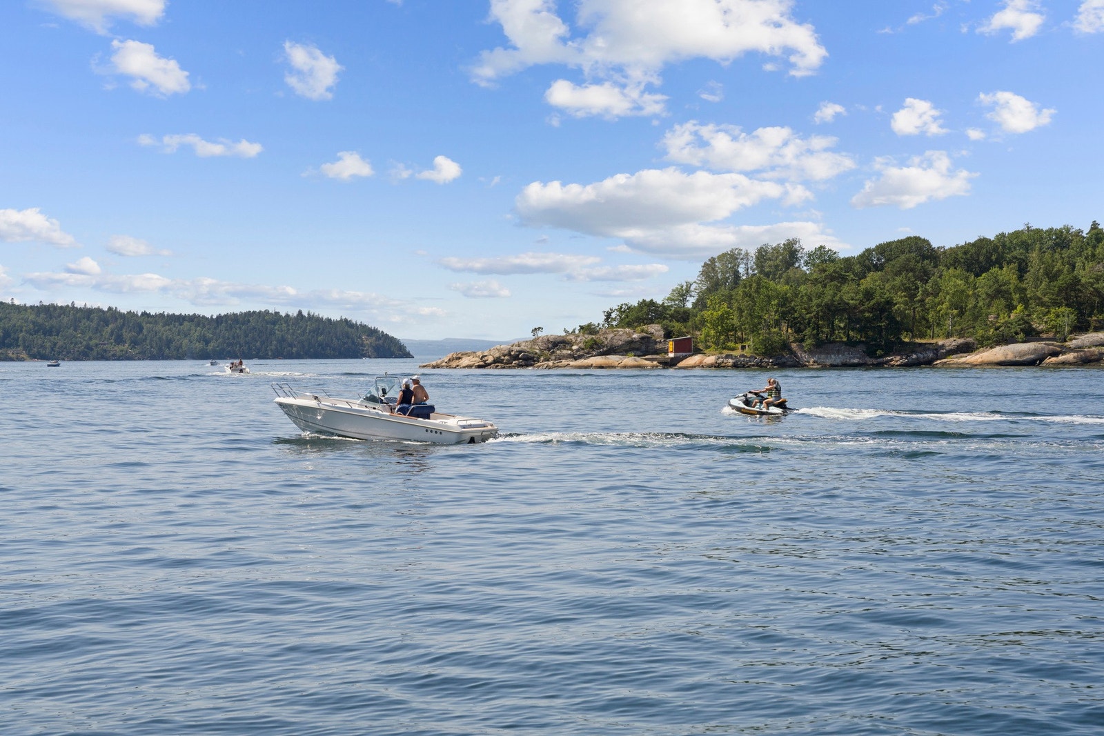 Båt- og sjøliv hører med her i Son Galleribilde