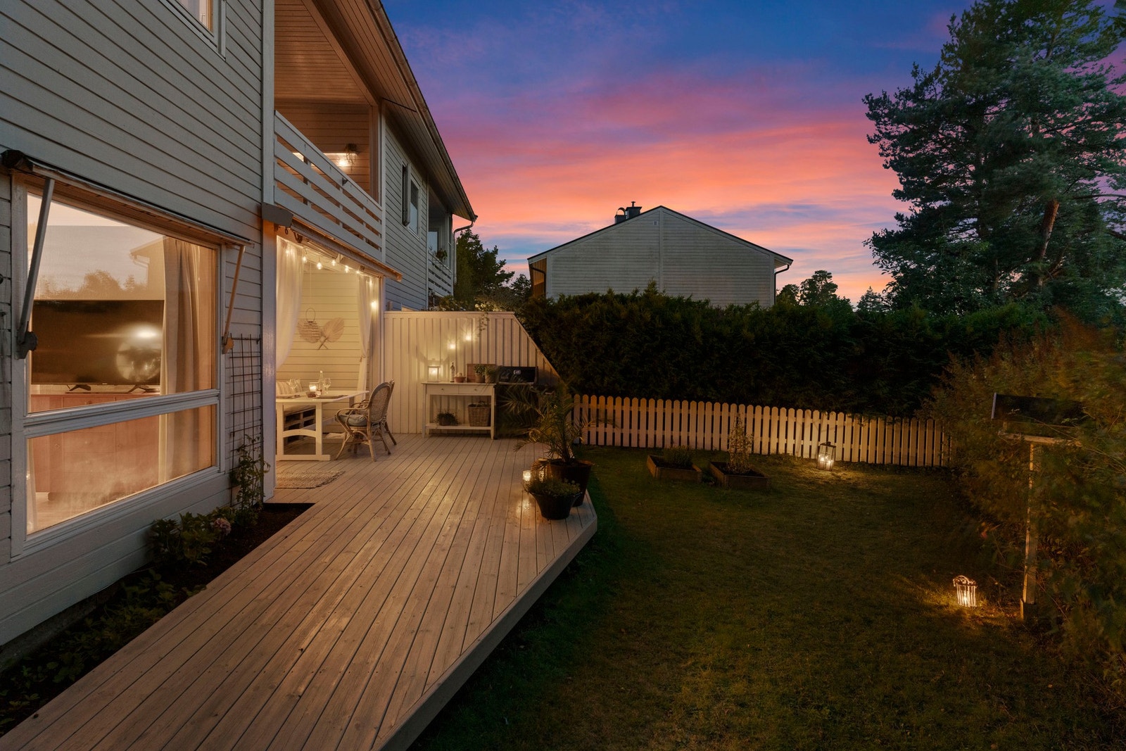 Nyt late sommerkvelder hjemme i Løvsangerveien 39 Galleribilde