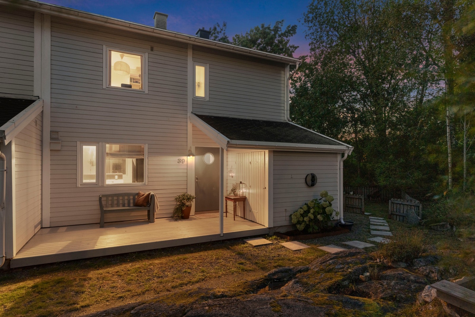 Uteplass også ved inngangspartiet Galleribilde