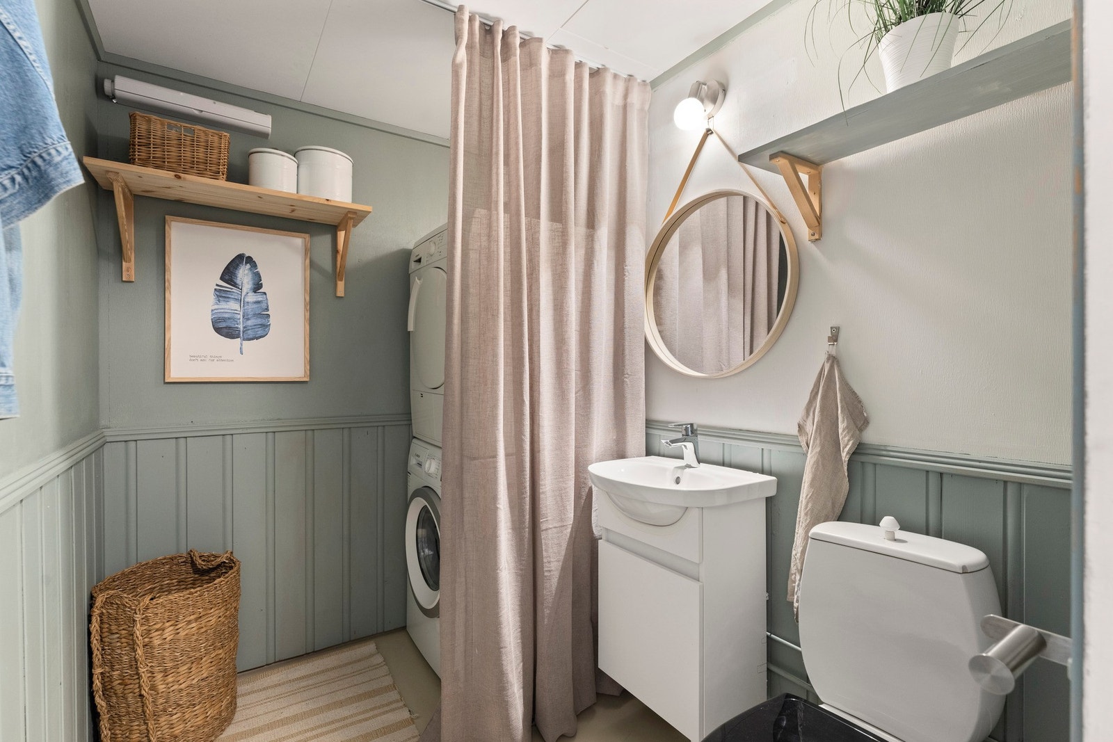 Vaskerom og WC med inngang fra entre Galleribilde