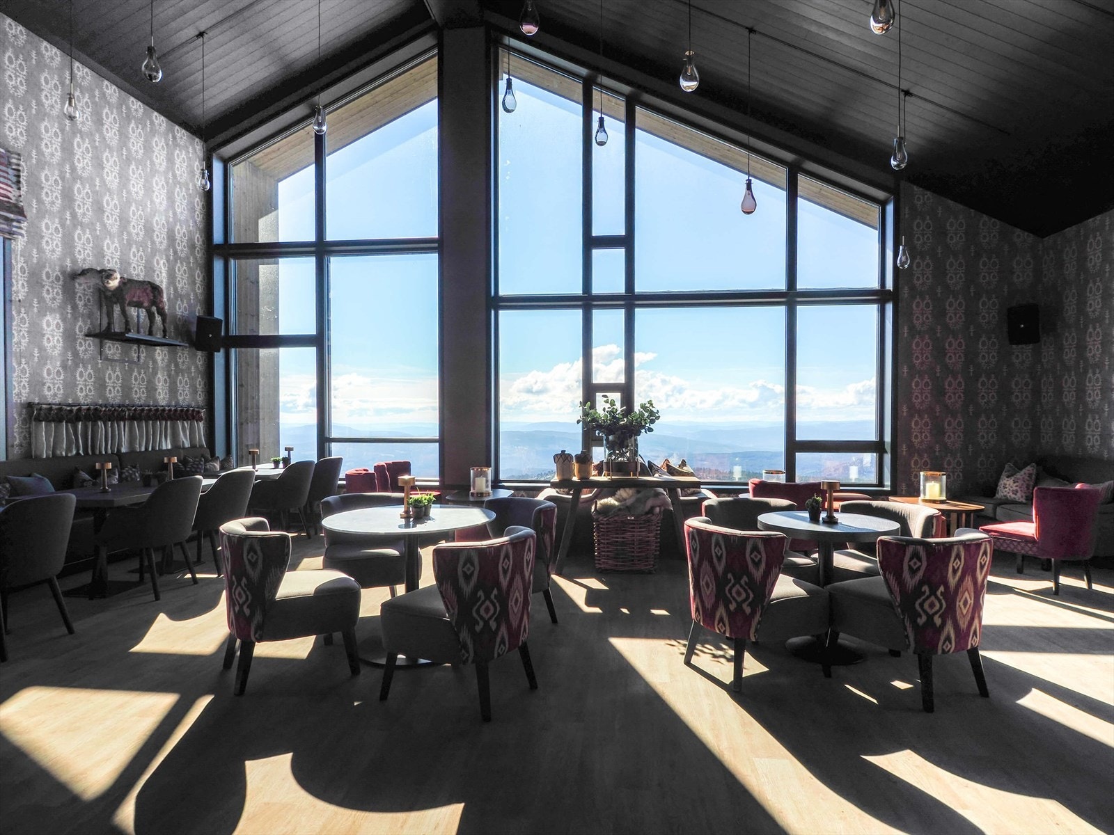 Nyoppførte og populære Olympique Restaurant Galleribilde