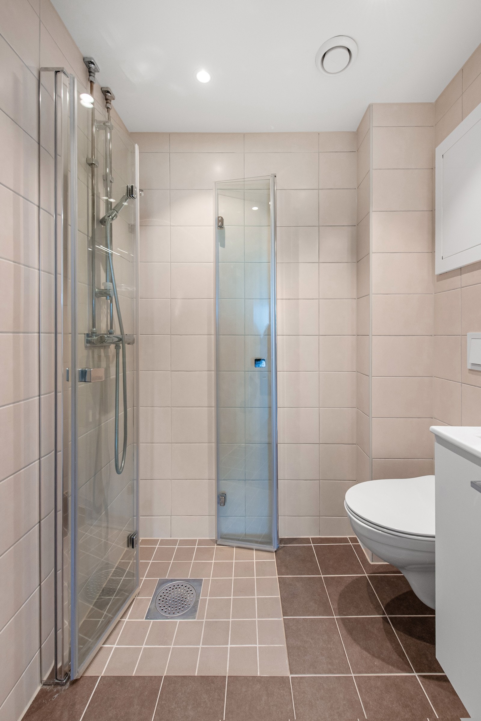 Flislagt bad med varmekabler Galleribilde