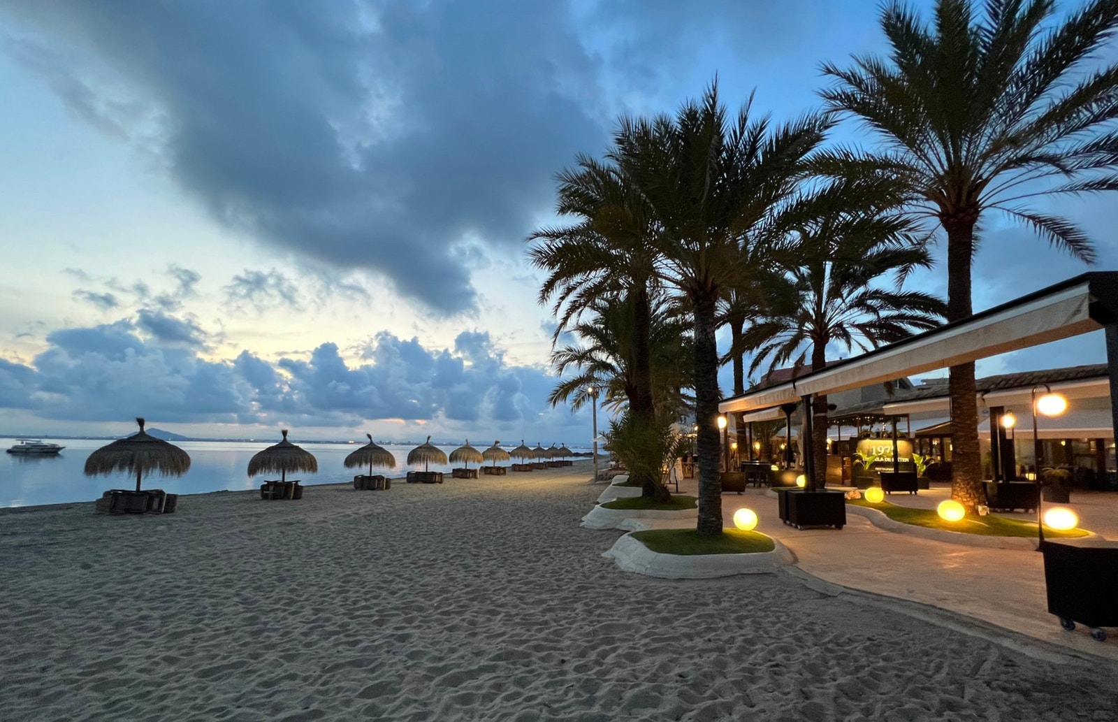 1975 restaurante de Escuela de Pieter. 150 m fra leiligheten. Galleribilde