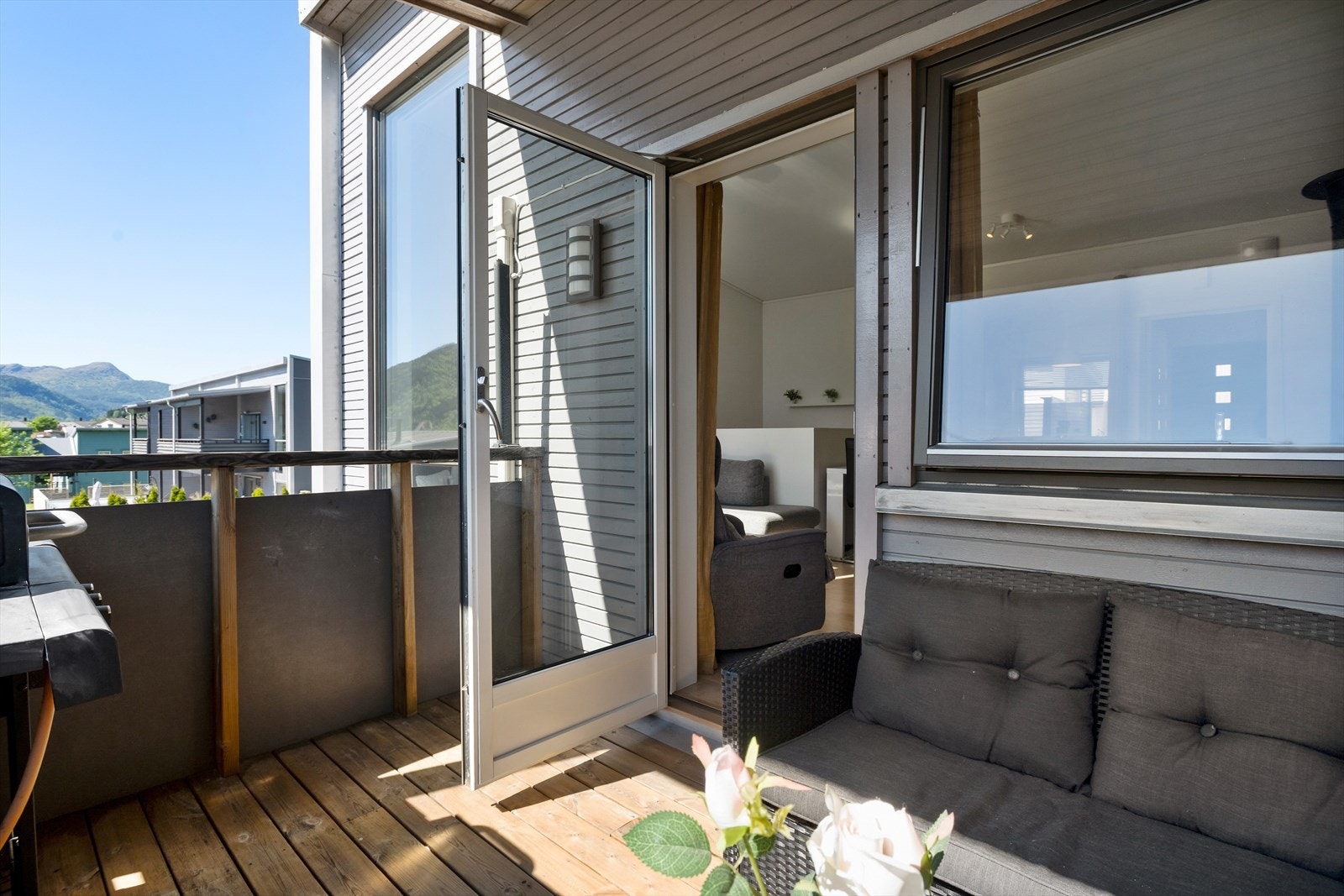 Sørvendt veranda med takoverbygg. Galleribilde