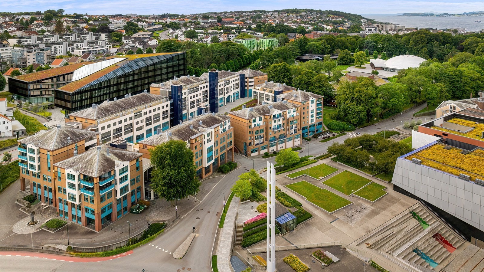 Like ved Bjergsteds parken og konserthuset. Galleribilde