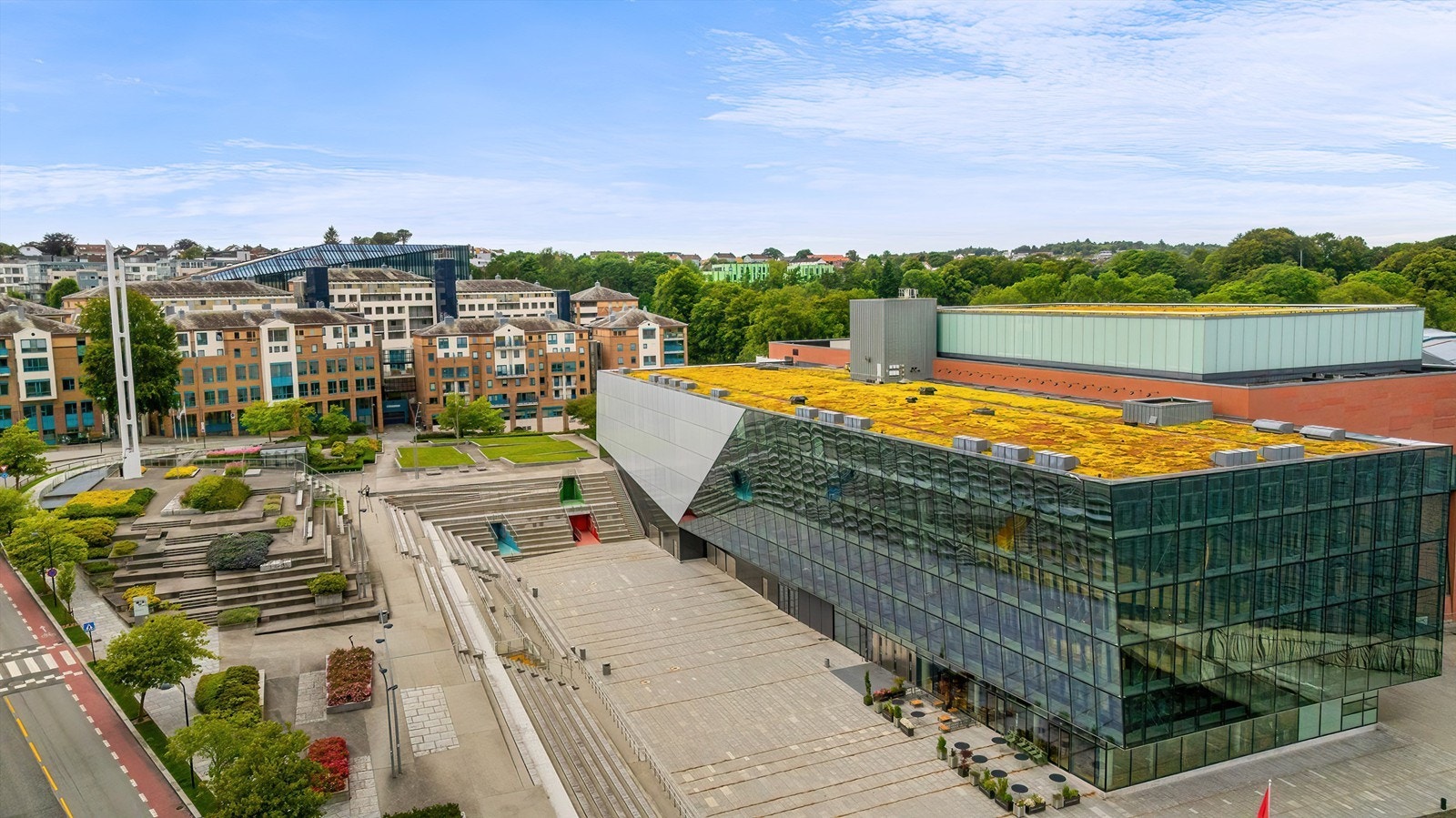 Det er umiddelbar nærhet til alt sentrum har å tilby, Bjergsted, Tasta, Kampen, Gamle Stavanger m.m. Her bor man nesten i sentrum, men samtidig utenfor og tilbaketrukket. Galleribilde