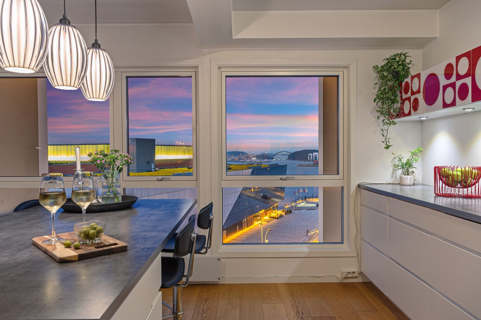 Kveldstid på kjøkken. Galleribilde