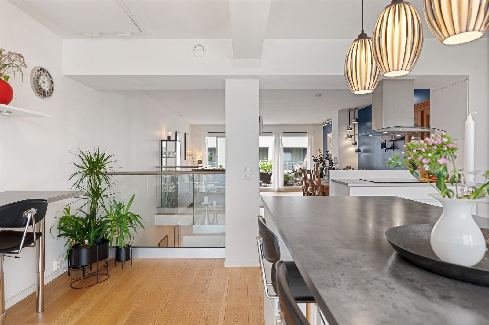 Moderne og fint med nytt glassrekkverk i trapp. Galleribilde