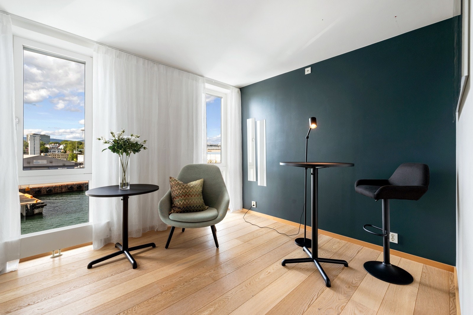 Det andre soverommet har også god plass til en dobbeltseng og de samme lekre og sofistikerte fargevalg Galleribilde