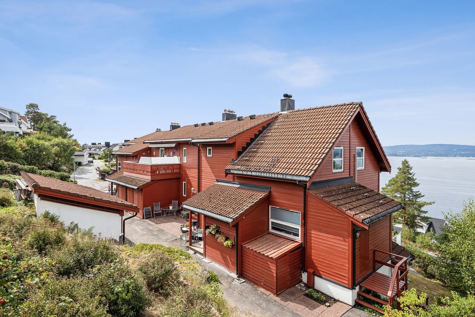Boligen ligger i et attraktivt og barnevennlig boligområde på Alværn, på Nesoddens vestside. Galleribilde