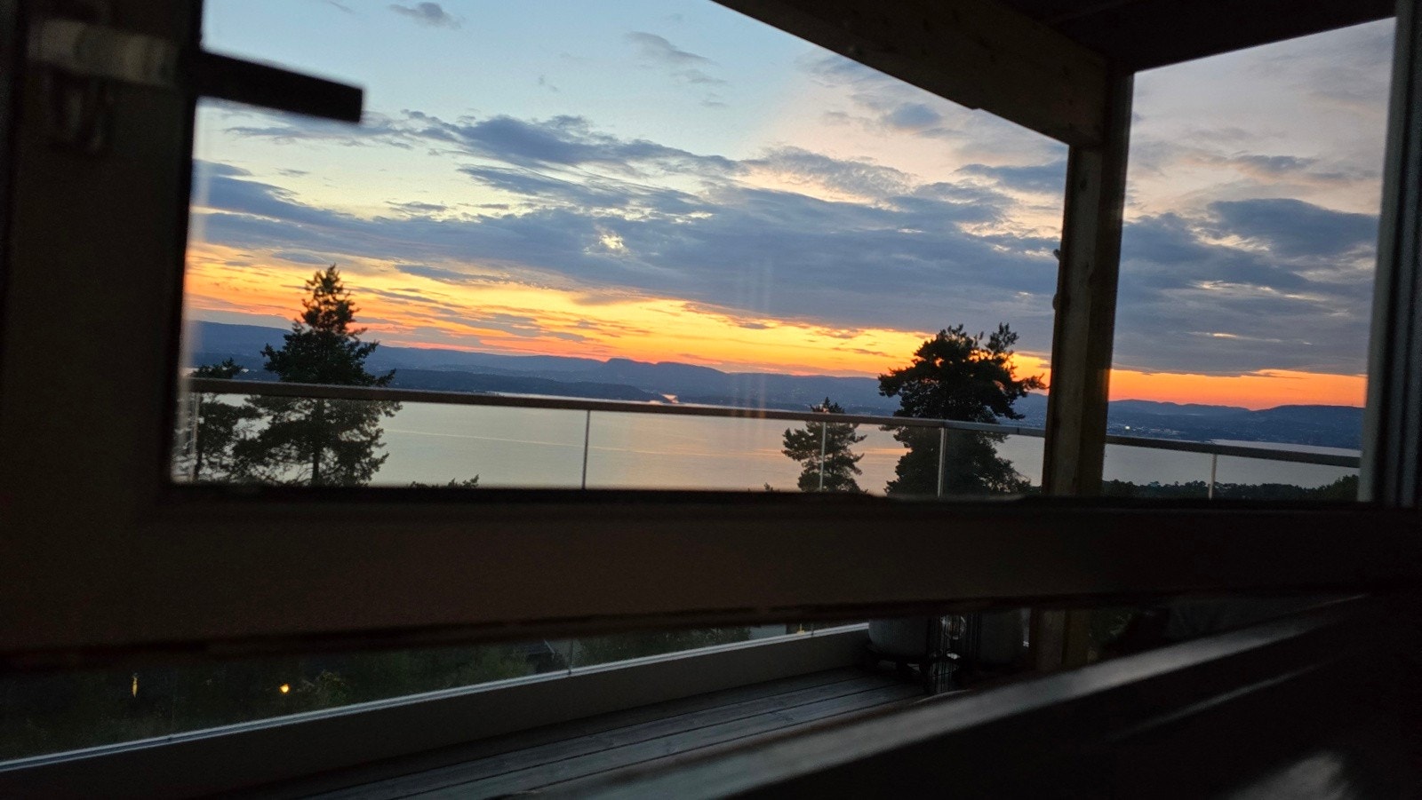 Kveldsstemning på balkongen. Galleribilde