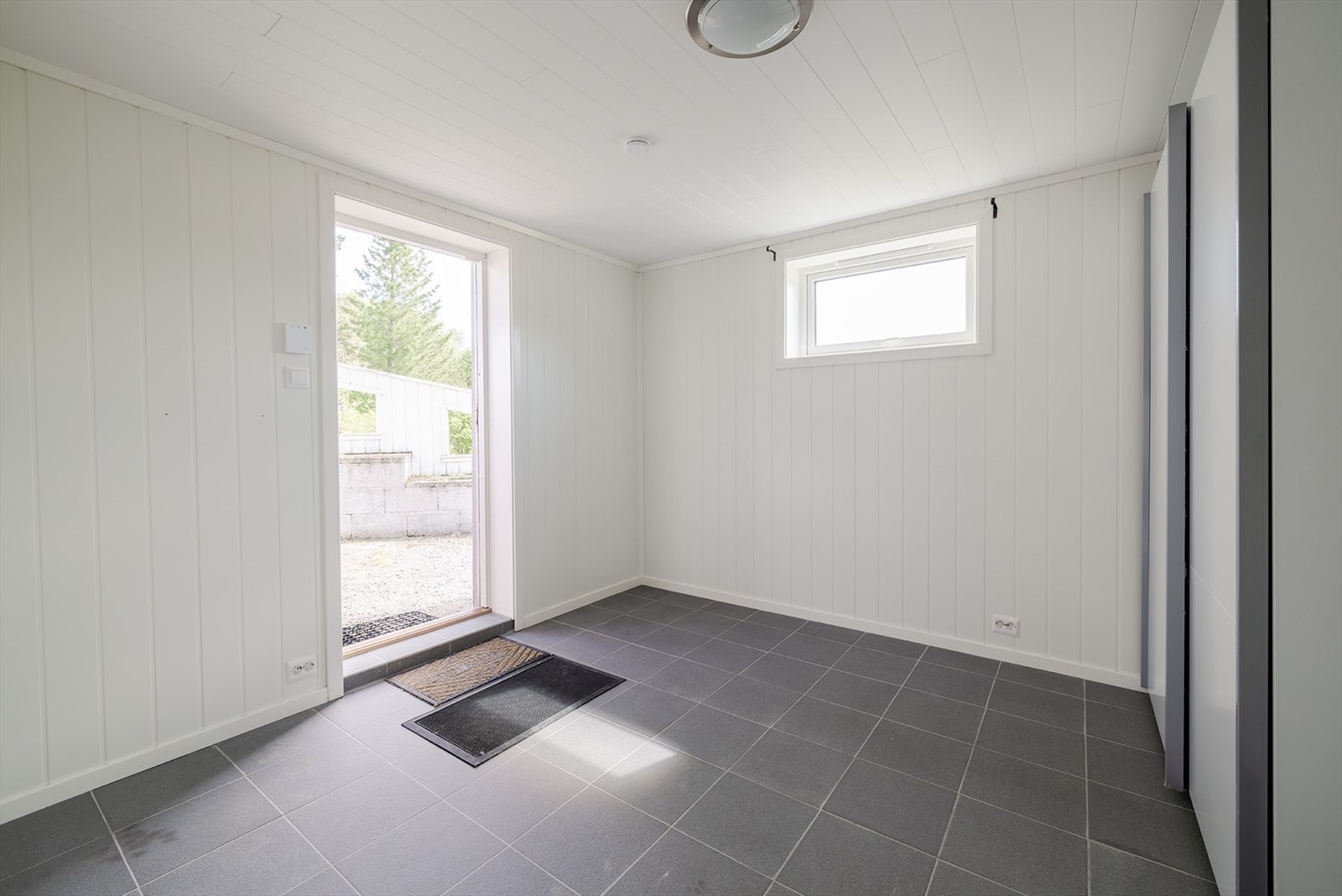 Inngang sokkel. Galleribilde