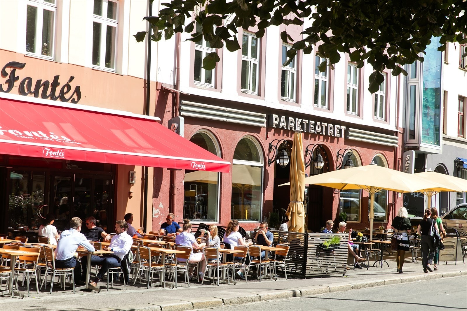 Grünerløkka er kanskje den mest stemningsfulle bydelen i Oslo og er kjent for sitt yrende folkeliv og grønne lunger. Grünerløkka har et stort utvalg av flotte restauranter, nisjeforretninger, markeder, kaféer og serveringssteder. Galleribilde