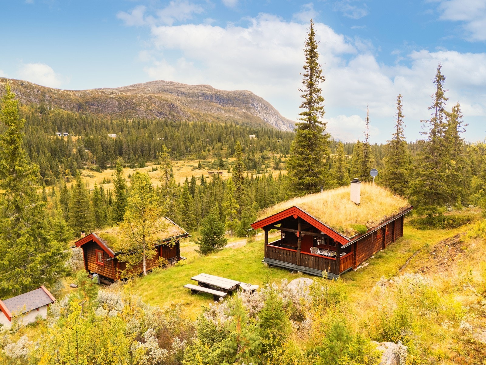 Koselig hytte med anneks i solrike og attraktive omgivelser. Galleribilde