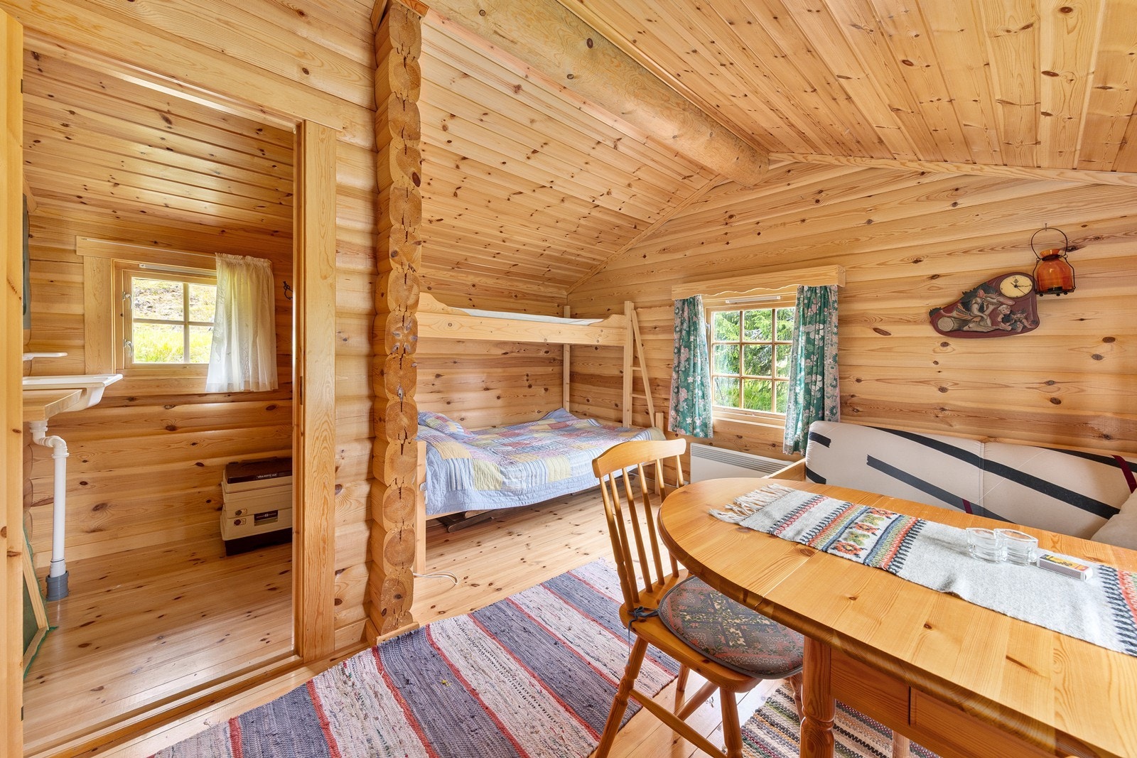 Annekset har plass for møblering av sengeplasser og sittegruppe. Galleribilde